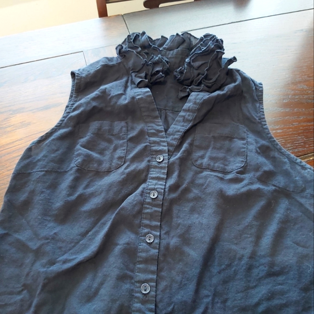Lapis sleeveless blouse w/ ruffled neck